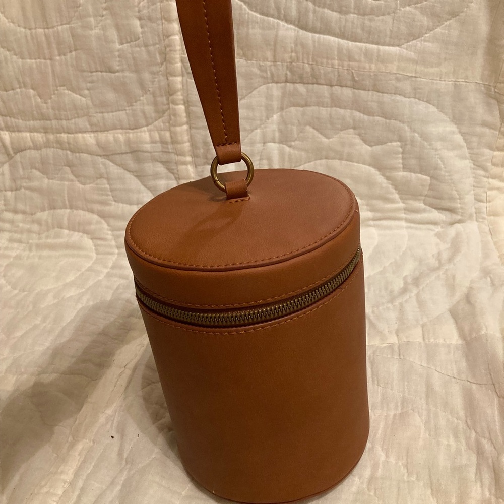 Like new Universal Thread bag - Picture 2 of 6